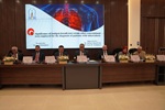 رئيس جامعة الأنبار يترأس لجنة مناقشة أطروحة دكتوراه في كلية الطب 